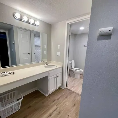 Aksarben Gem- Wfh Corner Desk & Minutes From I-80 Apartment Omaha Exterior photo
