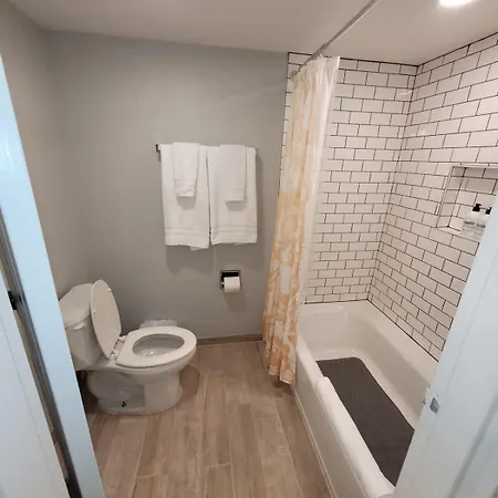 Ferienwohnung Aksarben Gem-Easy Access To I-80 Omaha Exterior foto