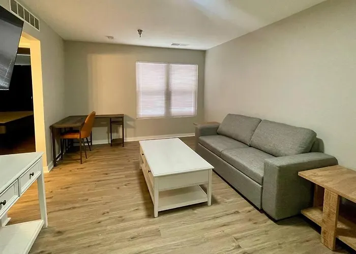 Aksarben Gem- Wfh Corner Desk & Minutes From I-80