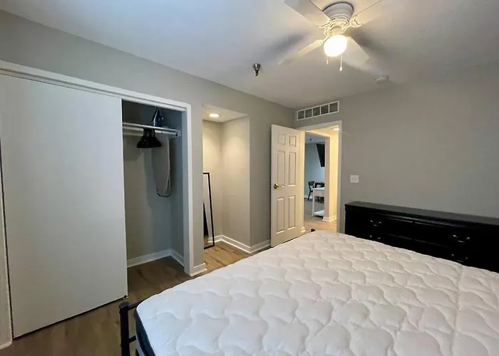 Aksarben Gem- Wfh Corner Desk & Minutes From I-80