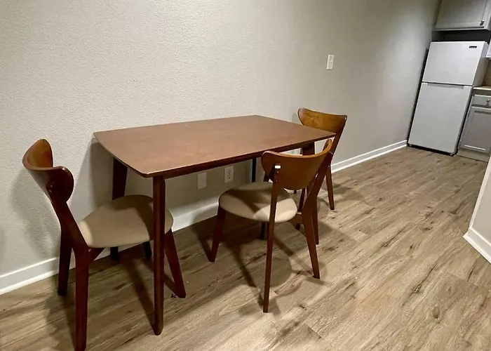 Aksarben Gem- Wfh Corner Desk & Minutes From I-80